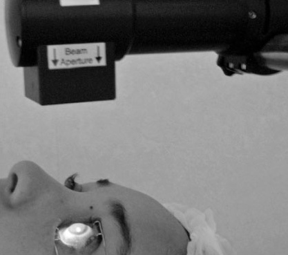 Fonte de luz ultravioleta usada no crosslinking de colágeno